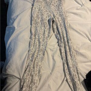 Lululemon Athletica Spotted Pattern Leggings in Gray and White